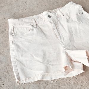 Frayed raw hem ivory mom shorts
